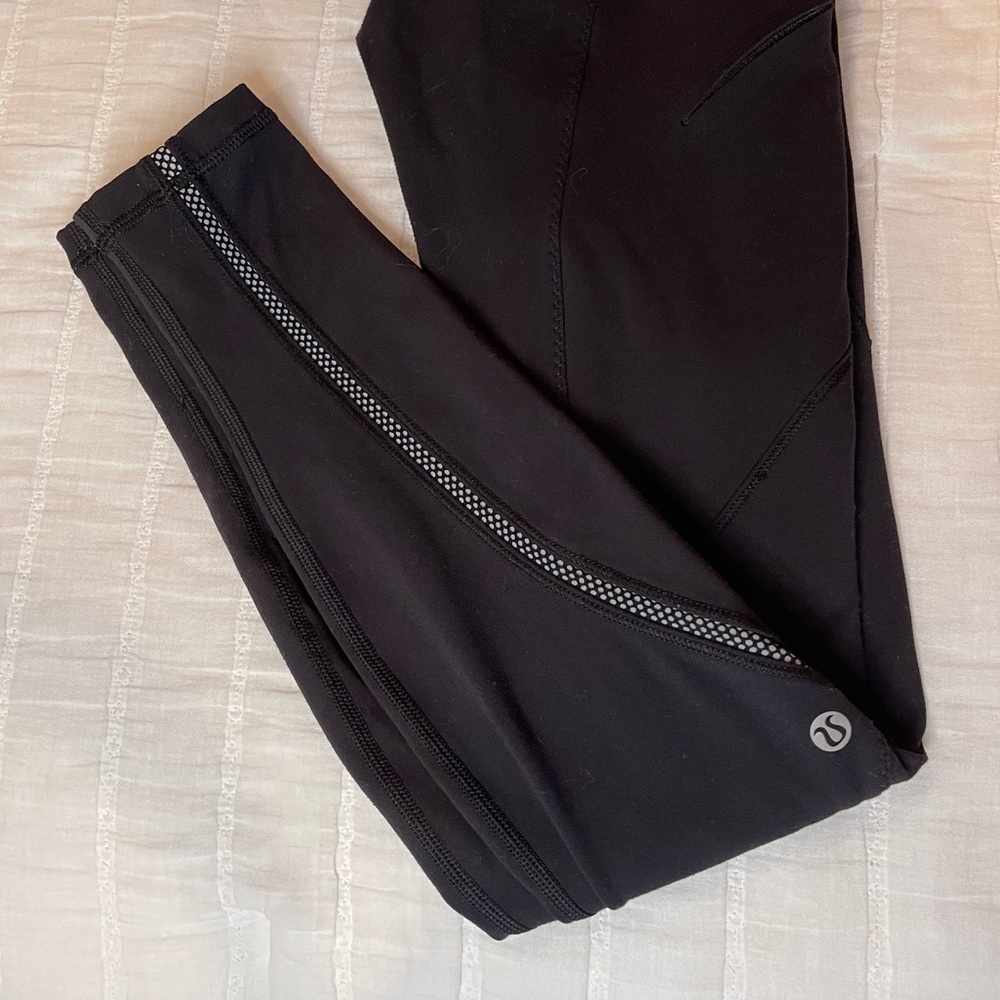 Lululemon black leggings with reflective detail and side pockets